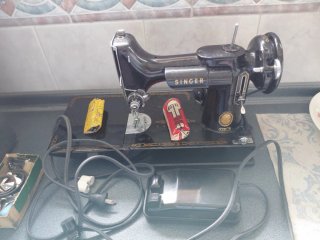 Máquina antigua  coser portatil, americana Singer