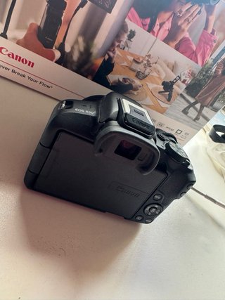Canon EOS R50