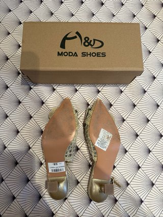 Sandalias doradas tacón