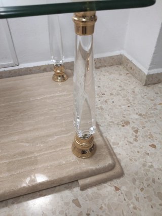 Mesa auxiliar cristal y metal con lamparilla