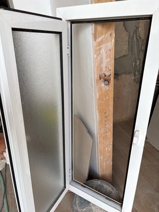 Ventana de aluminio abatible