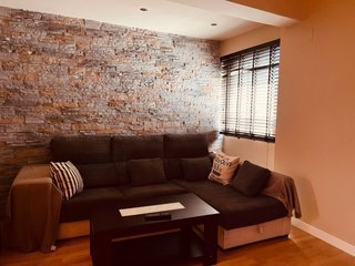 Se vende piso reformado y amueblado.