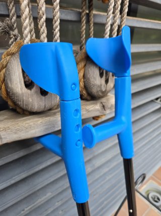 MULETAS ADULTO E INFANTIL ALUMINIO REGULABLES.