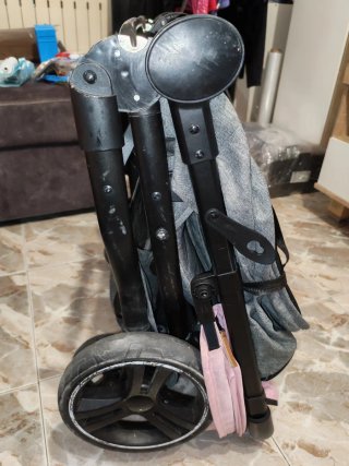 Carrito Gemelar Gris con Capotas Rosas y Azules