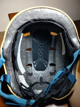 Patines en línea + coderas, rodilleras, casco