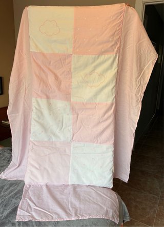 Lote protector cuna + colcha ajustable + almohadon