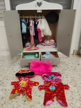 Armario y Ropa para Muñecos