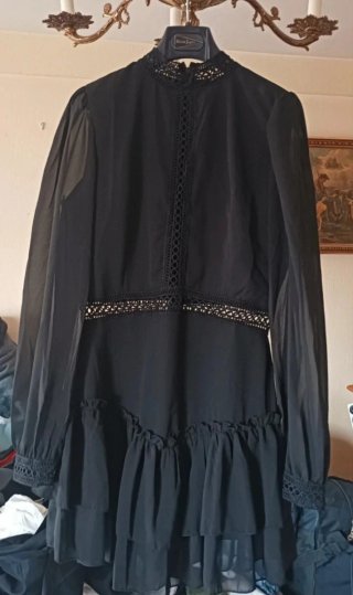 Vestido negro elegante manga larga