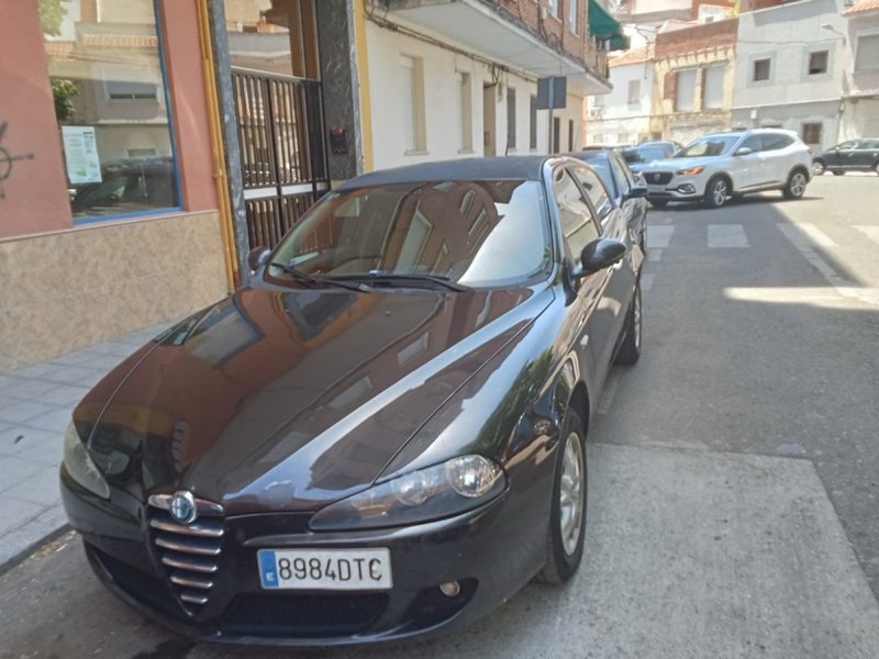 Alfa Romeo 147 - foto 1