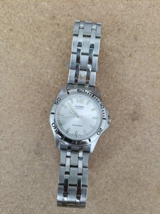 Reloj Casio Plata y Blanco