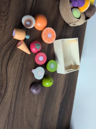 Cestas de frutas y verduras de juguete