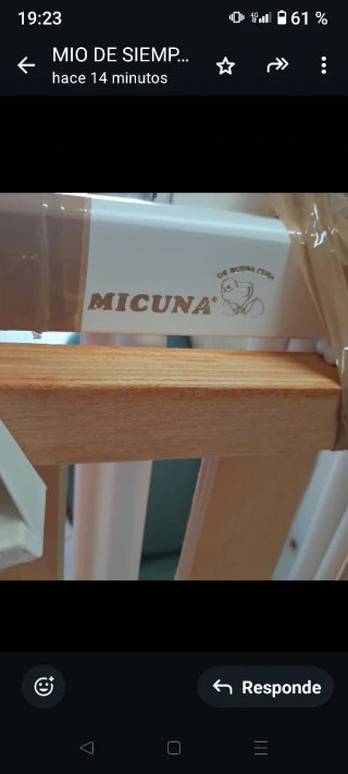 Cuna de madera blanca