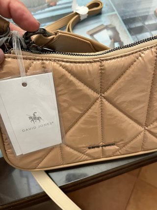 Bolso DAVID JONES beige acolchado