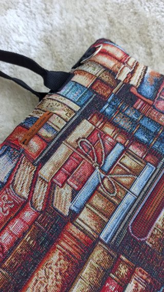 Maletín diseño libros multicolor