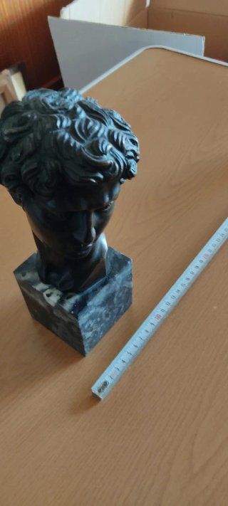Busto David con base de mármol