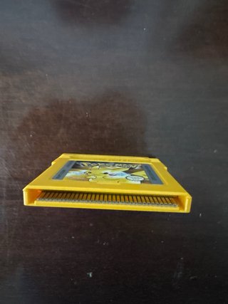 Game Boy Color + Pokémon Amarillo