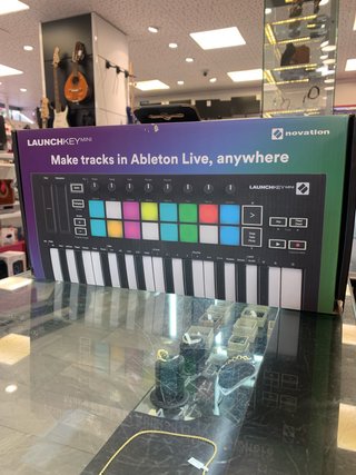 Novation Launchkey Mini Controlador MIDI
