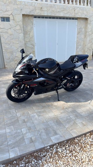 Suzuki GSXR 1000 K6