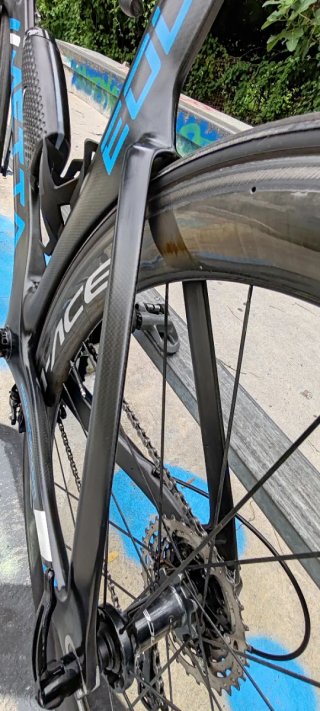 Bici carretera carbono Metta impoluta