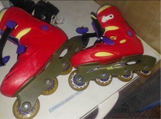 Patines en línea infantiles + rodilleras