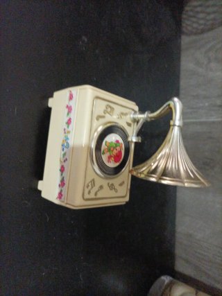 Caja de música antigua gramófono