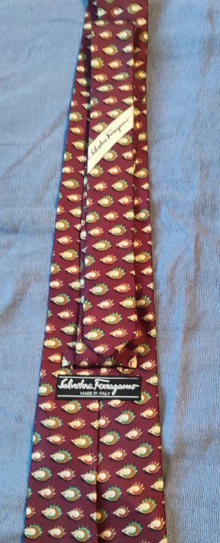 Corbata burdeos con estampado erizos de Ferragamo