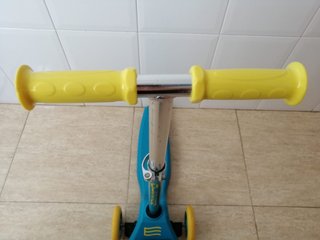 Patinete 3 ruedas + Casco y protecciones