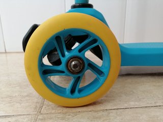 Patinete 3 ruedas + Casco y protecciones