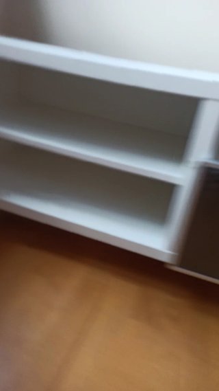 Mueble bajo BESTA IKEA con ruedas
