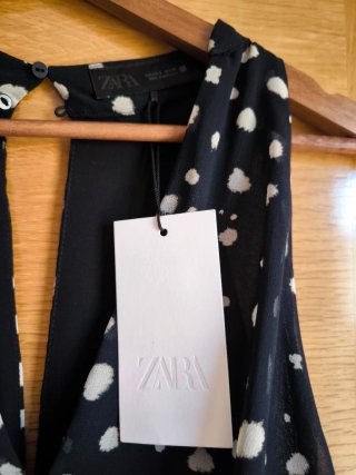 Vestido mini lunares volantes