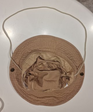 Sombrero pescador beige con cordón
