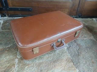 Maleta vintage marrón
