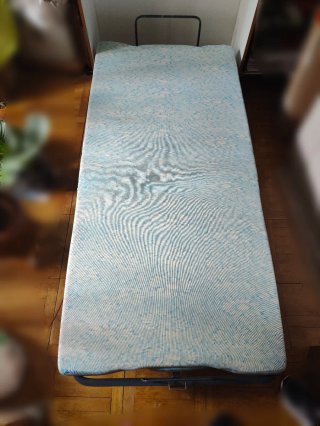 Cama turca plegable con ruedas