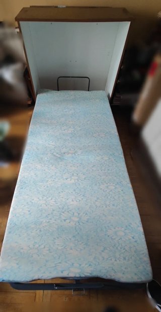 Cama turca plegable con ruedas