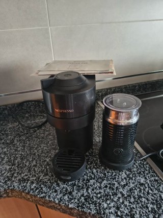 Cafetera Nespresso Vertuo Pop + Espumador