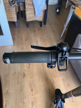 Patinete eléctrico negro