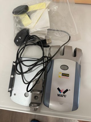 Cerradura electrónica WAFU con mando