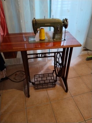 Máquina de coser Sigma antigua
