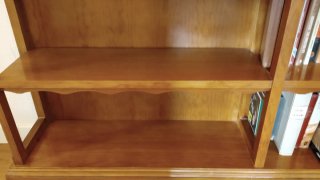 Librería o estantería de madera clara