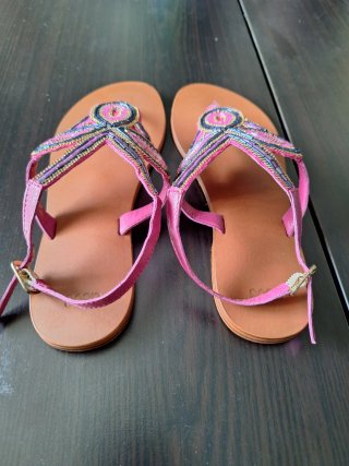 Sandalias planas con pedrería