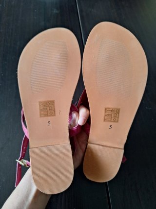 Sandalias planas con pedrería