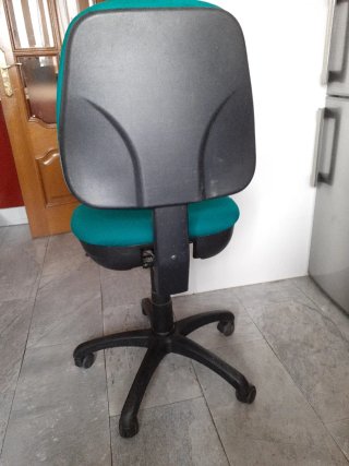 Silla de oficina con ruedas y regulable