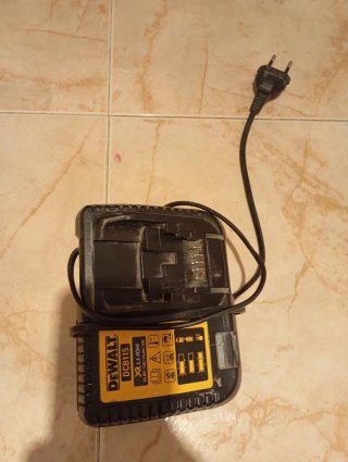 Cargador Dewalt DCB115