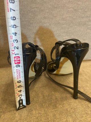 Sandalias Tacón Charol Negro Minimalistas