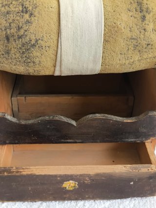MUNDILLO MAQUINA DE ENCAJE CON 66 BOLILLOS