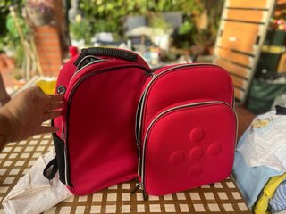Mochila roja convertible en 2 mochilas