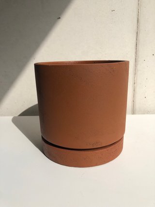 Vaso di cemento ocra