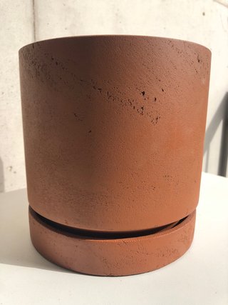 Vaso di cemento ocra