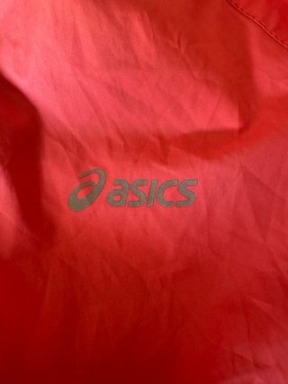 Chaqueta cortavientos Asics coral