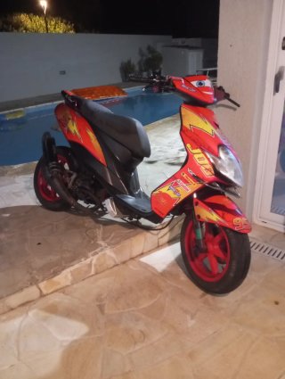 Moto 49cc Scooter Roja y Amarilla